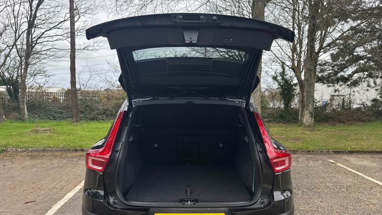 Volvo XC40 2.0 B3P Plus Black Edition 5dr Auto Petrol Estate